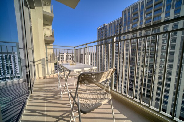 Outdoor dining - Graceful 1BR at Park Heights Dubai Hills MBR City by Deluxe Holiday Homes (Dubai)