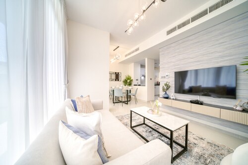 Cheerful 3BR Townhouse at DAMAC Hills 2, Dubailand by Deluxe Holiday Homes