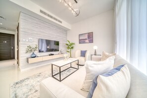 TV - Cheerful 3BR Townhouse at DAMAC Hills 2, Dubailand by Deluxe Holiday Homes (Dubai)