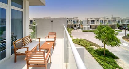 Cheerful 3BR Townhouse at DAMAC Hills 2, Dubailand by Deluxe Holiday Homes