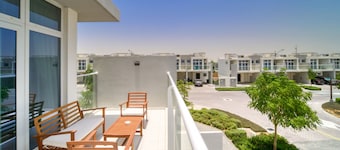 Cheerful 3BR Townhouse at DAMAC Hills 2, Dubailand by Deluxe Holiday Homes