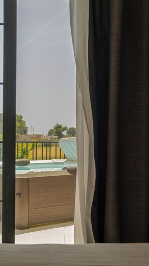 小型开间套房 | 迷你吧、隔音、免费 WiFi、床单