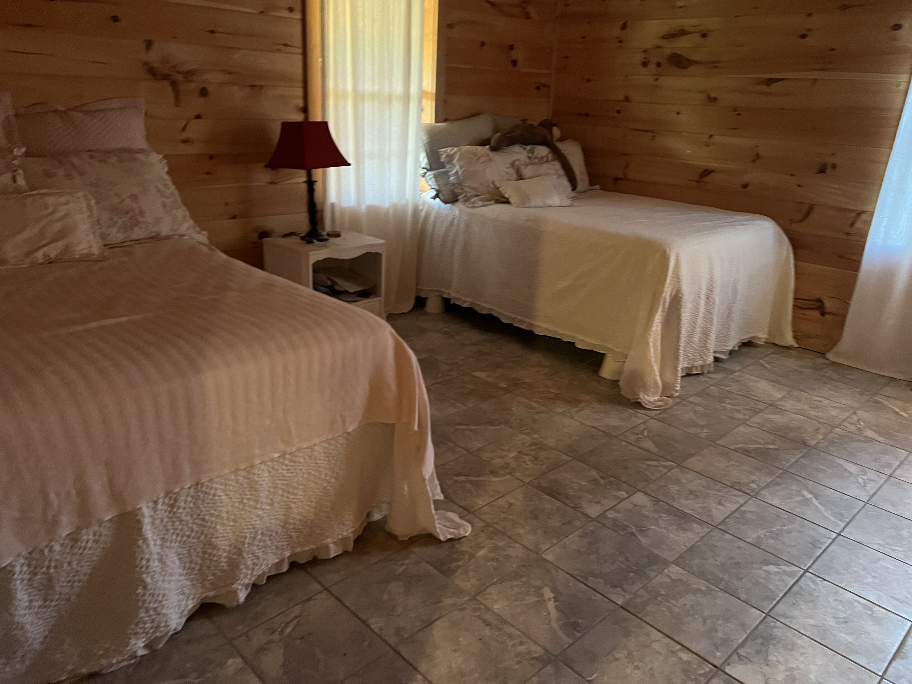 Rolling Meadows Countryside Cabin, Pets Welcome!
