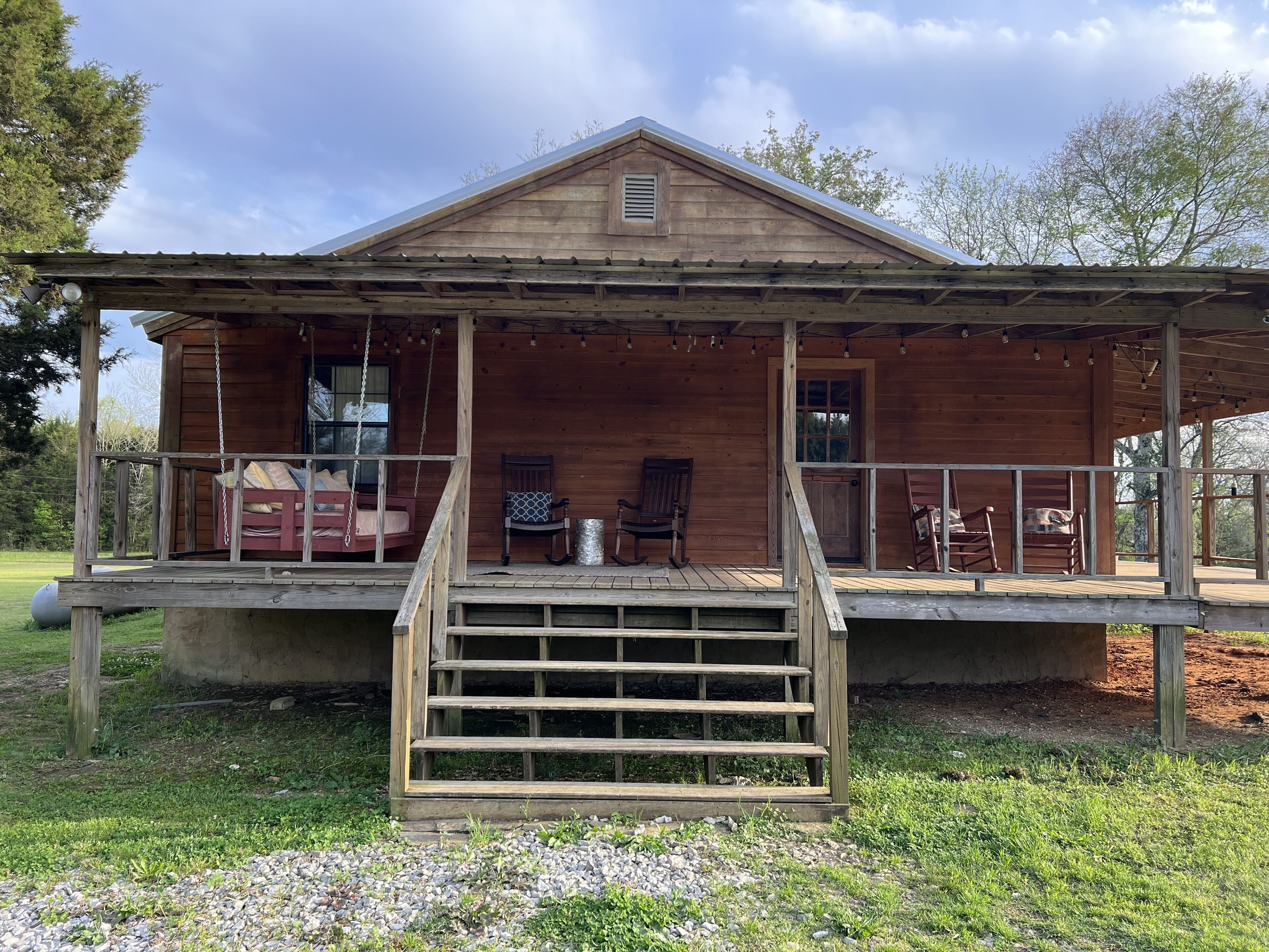 Rolling Meadows Countryside Cabin, Pets Welcome!
