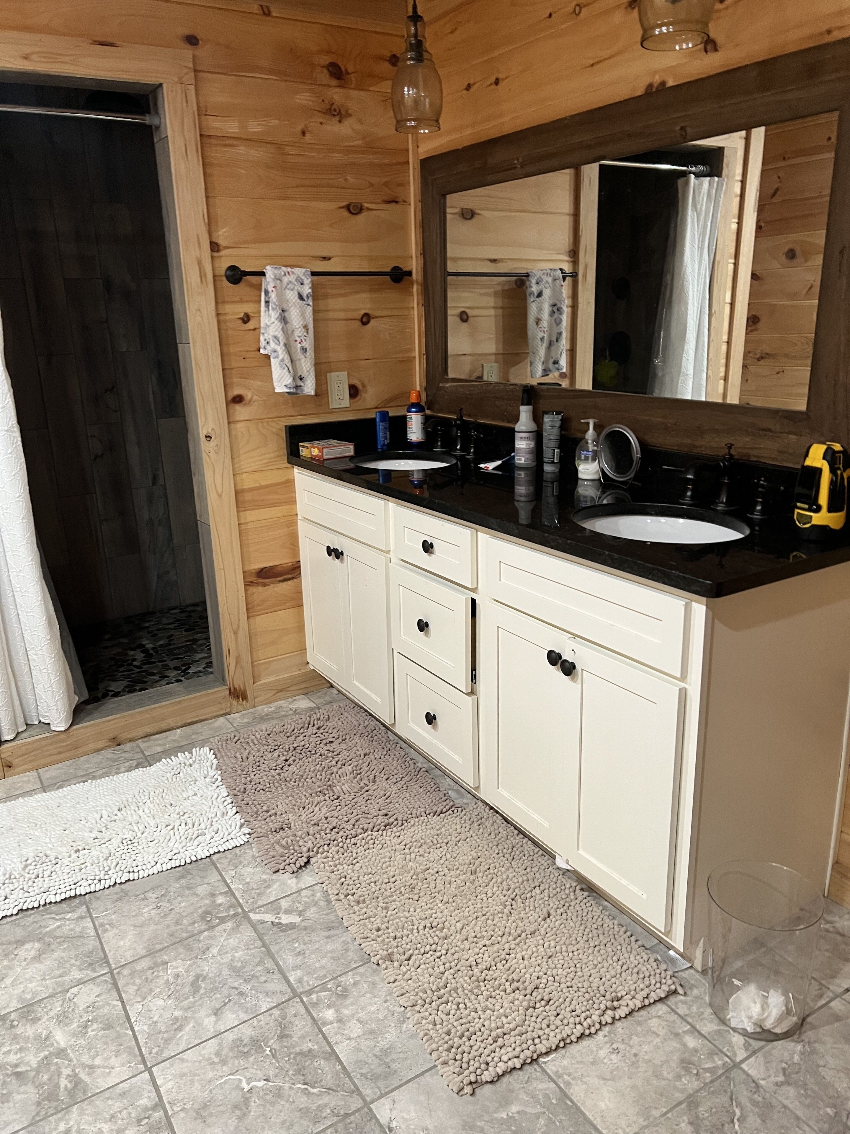 Rolling Meadows Countryside Cabin, Pets Welcome!
