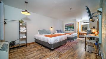 Desk, travel crib, free WiFi, bed sheets