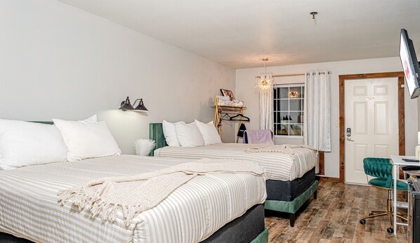 1 dormitori, escriptori, un bressol de viatge i wifi gratuïta