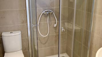 Douche, serviettes fournies