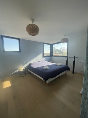7 bedrooms, desk, free WiFi, bed sheets