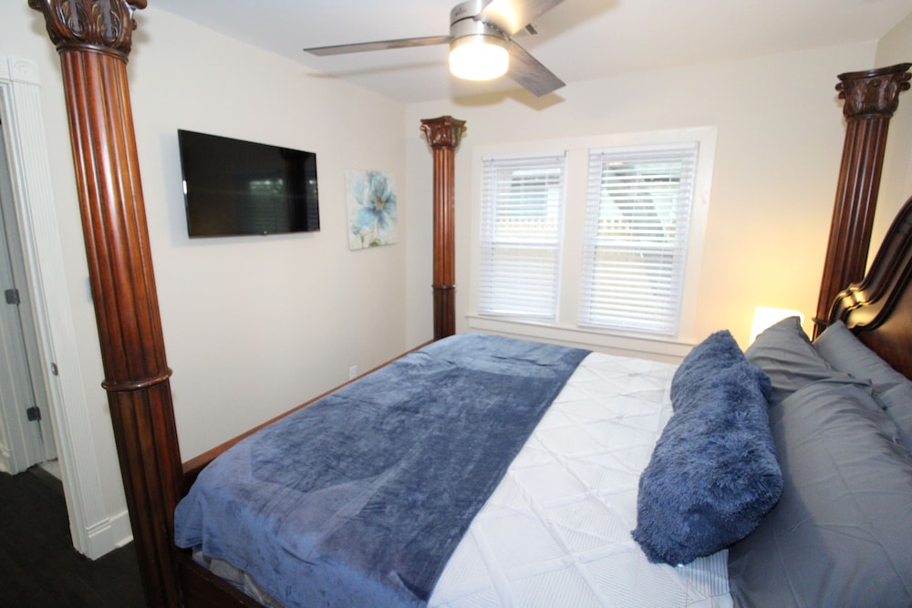 Downtown Tulsa Retreat, Private Yard, PetFriendly Tulsa Vrbo