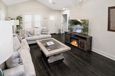 Downtown Tulsa Retreat, Private Yard, Pet-Friendly