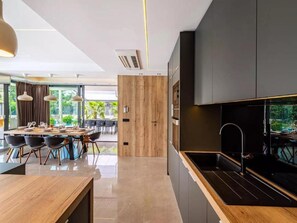 Fridge, microwave, oven, stovetop