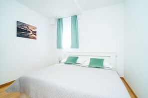 1 bedroom, internet, bed sheets