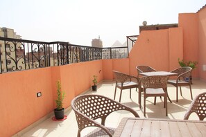 Free daily continental breakfast - Pyramids Road Guest House (Giza)