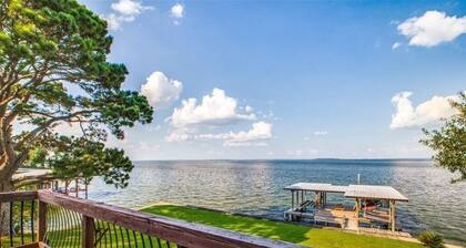 Lake Front Home on Lake Livingston, Coldspring Texas!