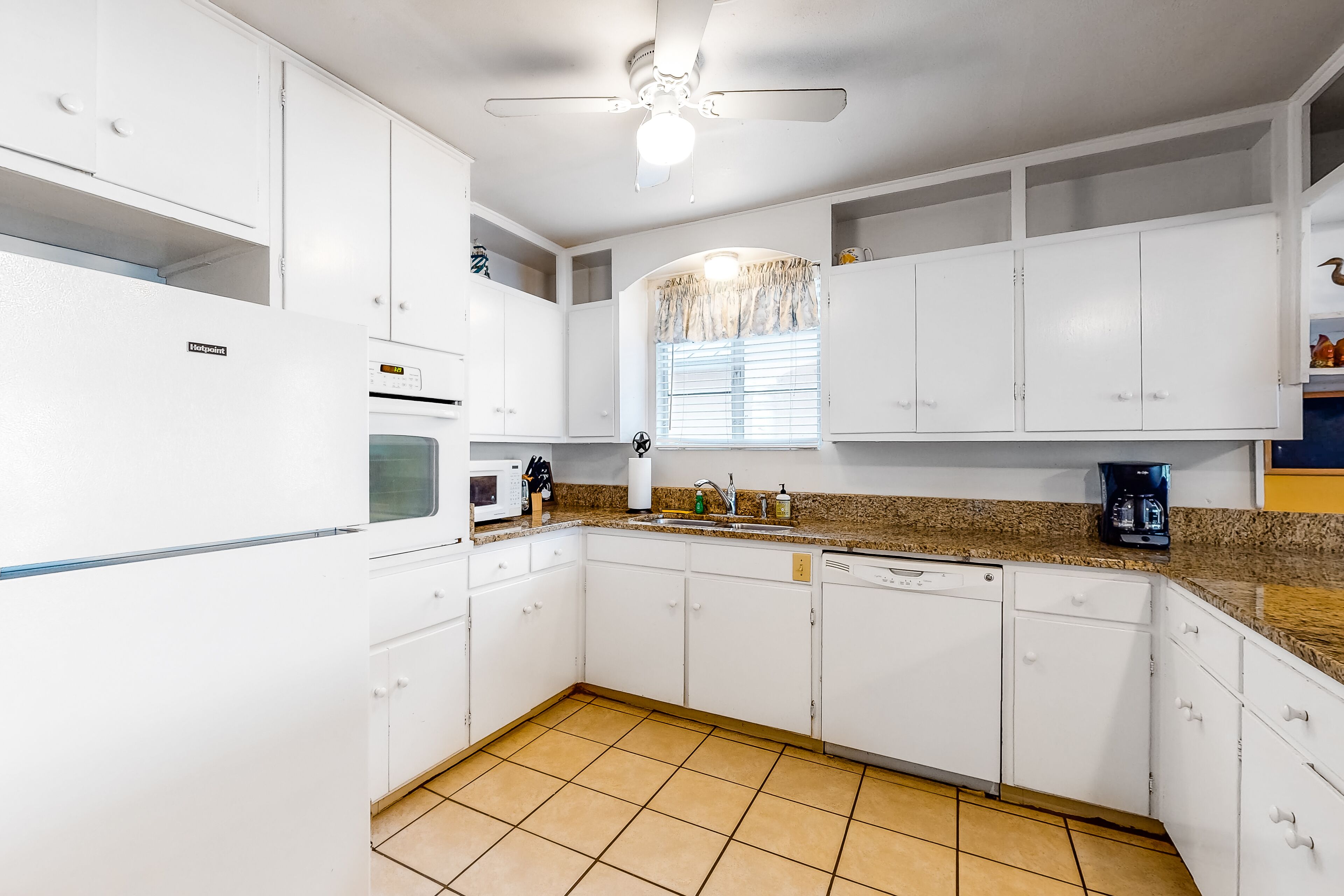 Lakefront home + casita with dock, kayaks, AC, & W/D - dog-friendly