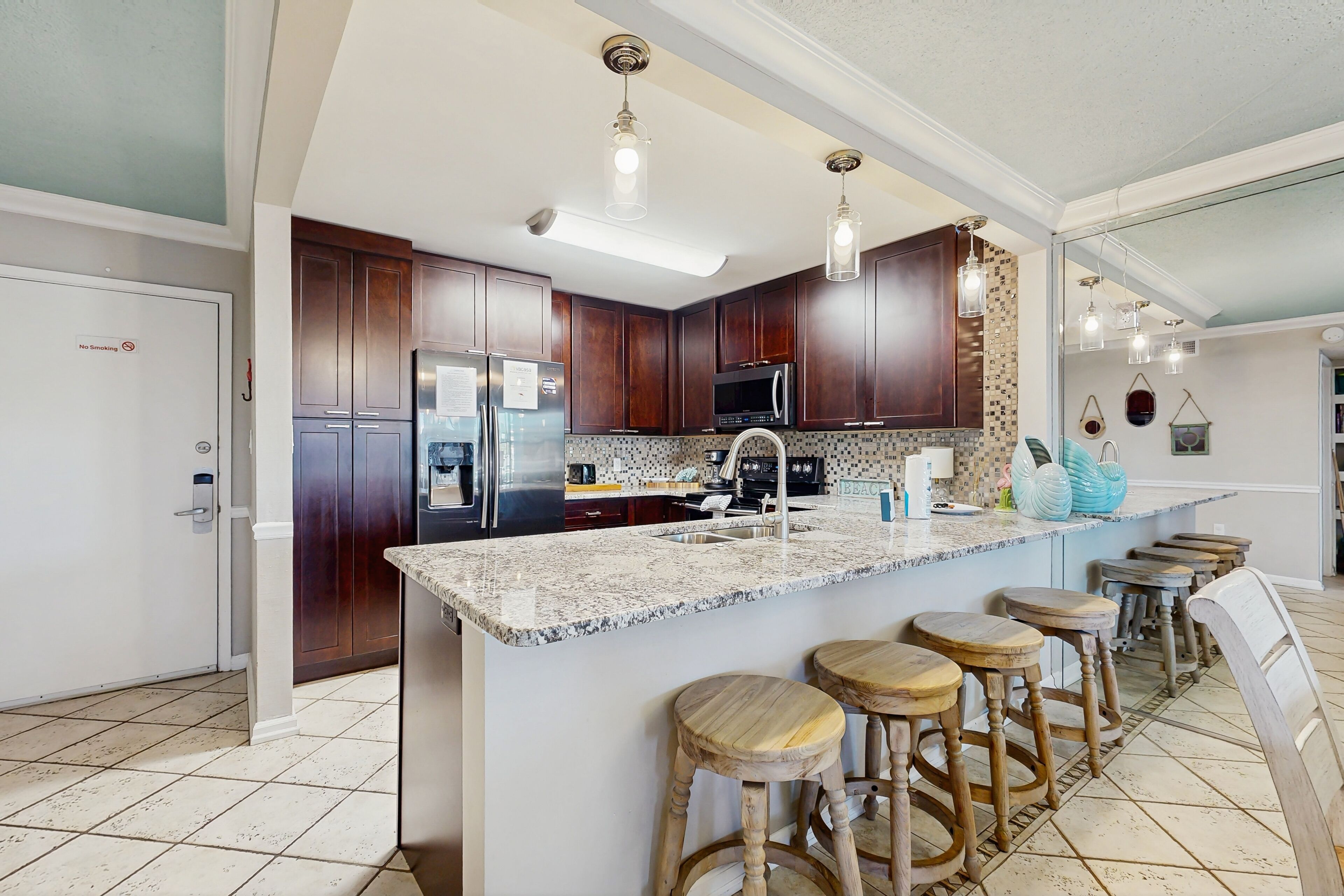 Frigorifero, microonde, forno, piano cottura