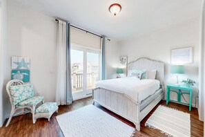 2 bedrooms, iron/ironing board, free internet, bed sheets