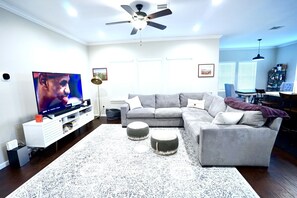 Living area - Trendy Modern Home; Zoo, Trails and Parks, Galleria, Heights, Downtown, and Eado (Houston)