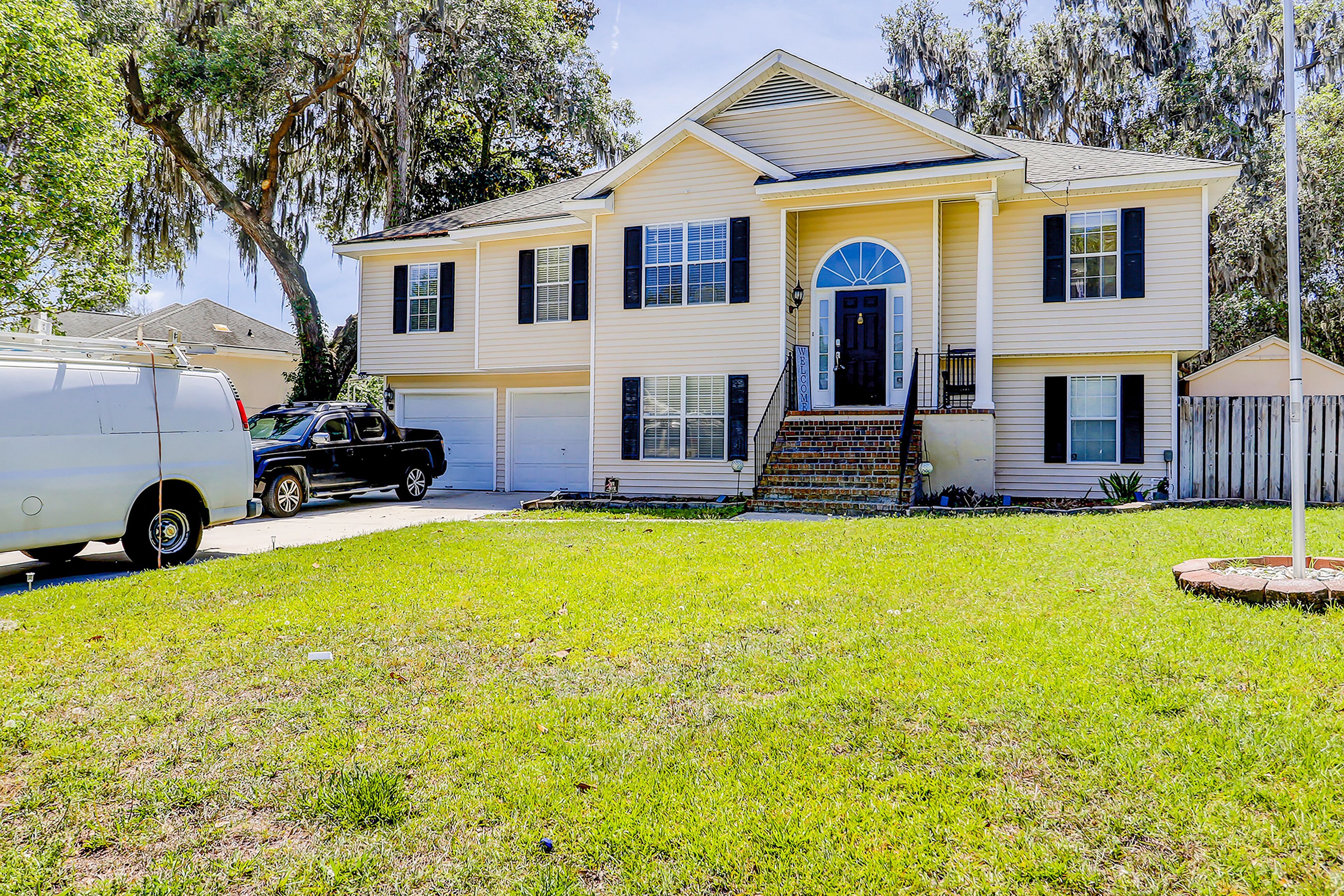 Lovely waterfront apartment with dock, W/D, & Dog-friendly