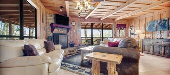 Private cabin with breathtaking mountain view, large deck, fireplace & firepit