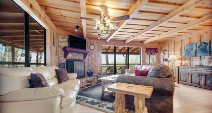 Private cabin with breathtaking mountain view, large deck, fireplace & firepit