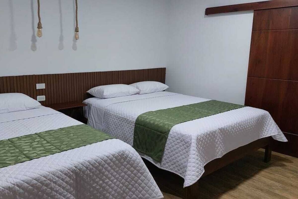 Standard Triple Room | Langsir/tirai gelap terus, Wi-fi percuma, cadar katil 
