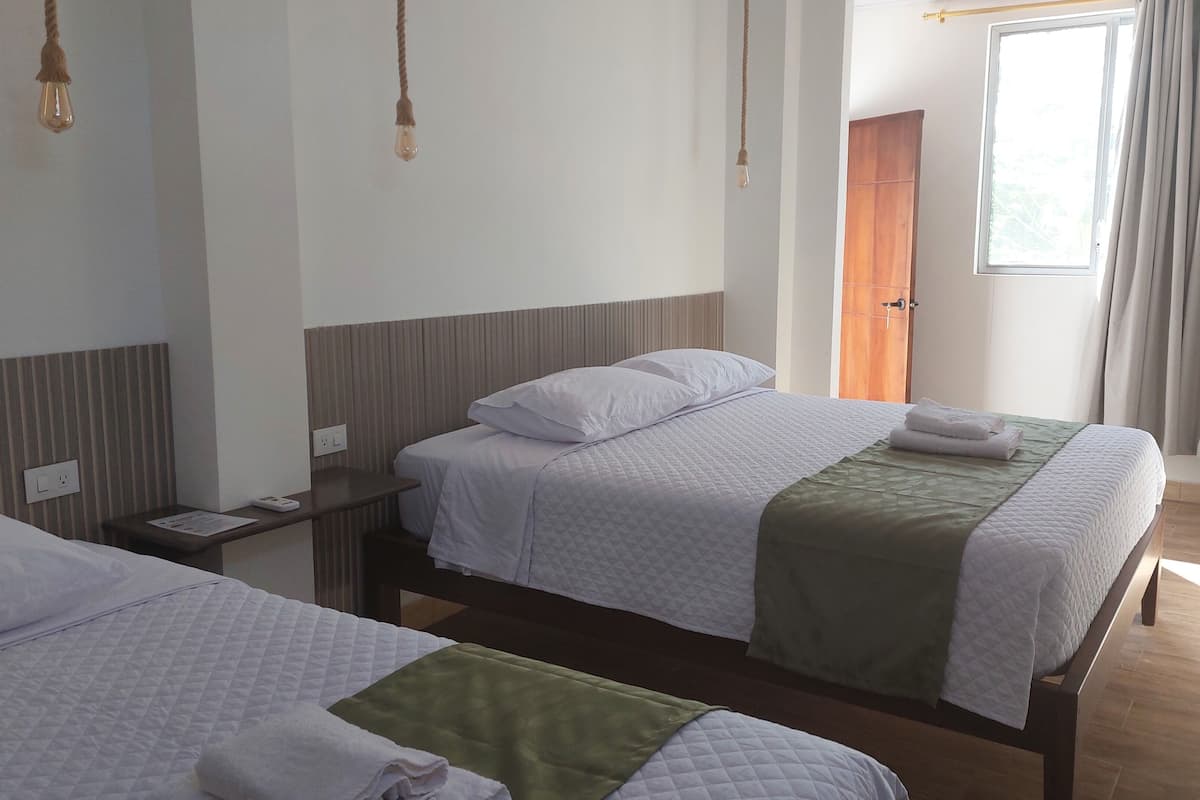 Traditional Triple Room | Langsir/tirai gelap terus, Wi-fi percuma, cadar katil 