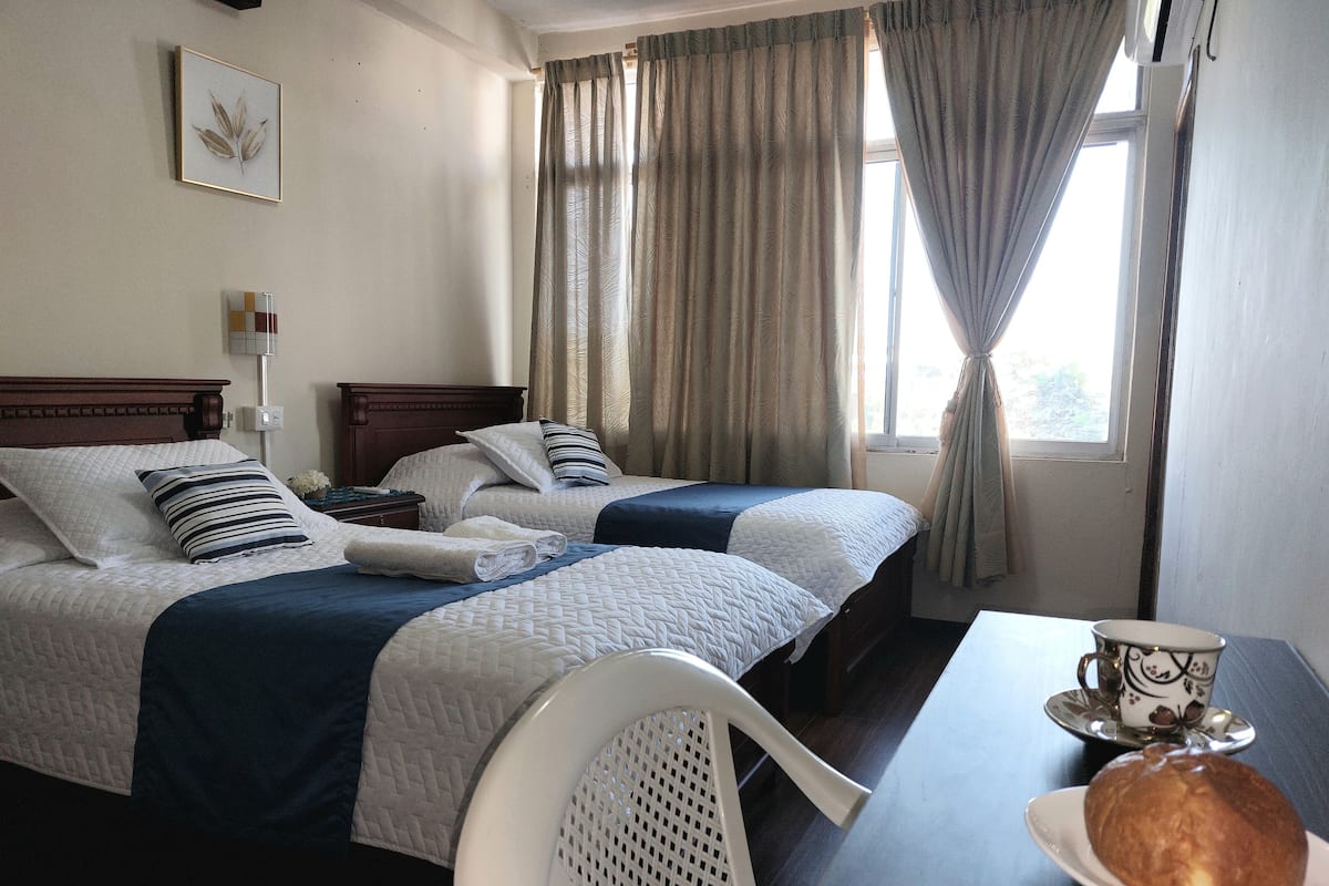 Basic Double Room | Langsir/tirai gelap terus, Wi-fi percuma, cadar katil 