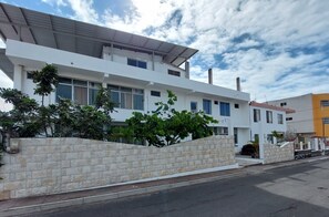 Front of property – evening/night - Hotel Islas Galapagos (Puerto Baquerizo Moreno)