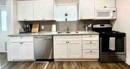 Cozy one bedroom in Lindle park by the Heights