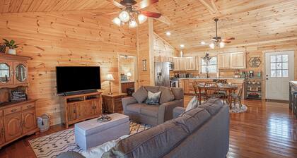NEW BEAUTIFUL PRIVATE CABIN -- 17 miles from Lake Lure & 19 miles from TIEC