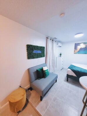 1 多间卧室、熨斗/熨衣板、床单