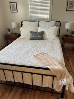 2 chambres, fer et planche à repasser, Wi-Fi gratuit, draps fournis