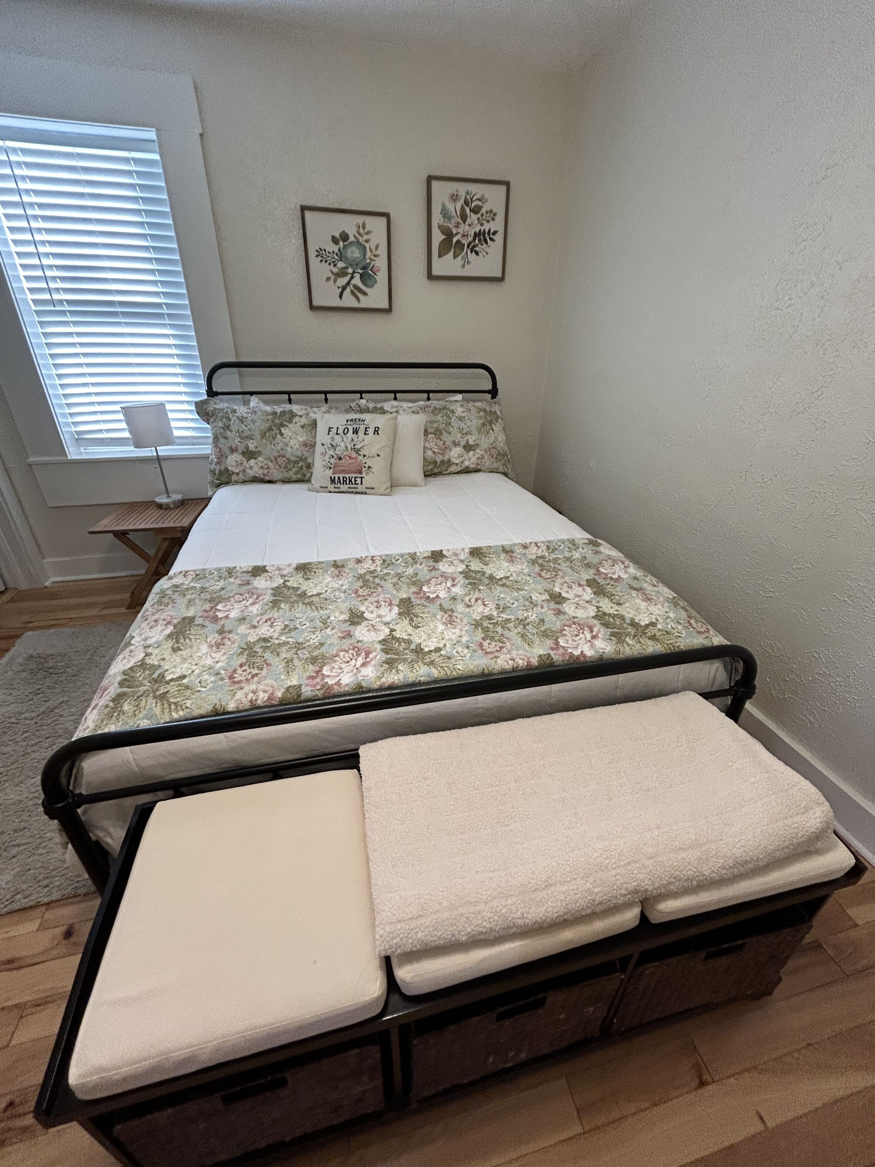 2 bedrooms, iron/ironing board, free WiFi, bed sheets