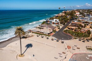 On the beach - Moonlight Masterpiece | Oceanfront Luxury Home (Encinitas)