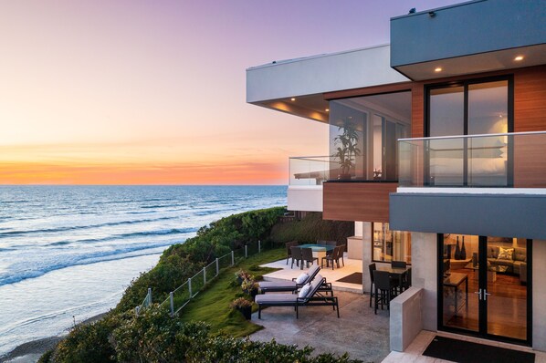 Terrace/patio - Moonlight Masterpiece | Oceanfront Luxury Home - Holiday Availability (Encinitas)