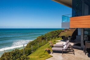 Terrace/patio - Moonlight Masterpiece | Oceanfront Luxury Home - Holiday Availability (Encinitas)