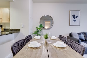 Business Apartment | Living room | 43-inch Smart TV with cable channels, TV