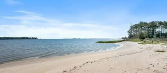 Beach House Getaway, exclusive location on "Chesapeake Bay" with private beach