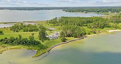 Beach House Getaway, exclusive location on "Chesapeake Bay" with private beach