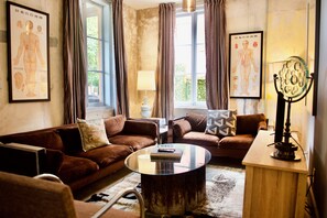 Deluxe Studio Suite | Living area | Smart TV, streaming services, printers - Happy Place BnB (New Orleans)