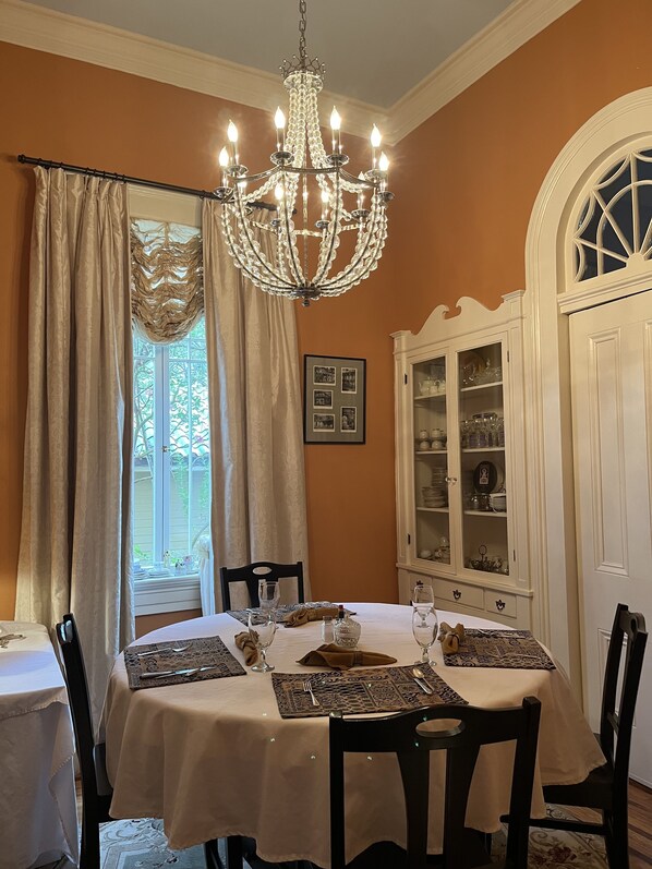 Petit déjeuner les week-ends (15.00 USD par personne)