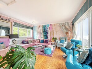 TV, fireplace - 4 bedroom accommodation in Lendalfoot (Lendalfoot)