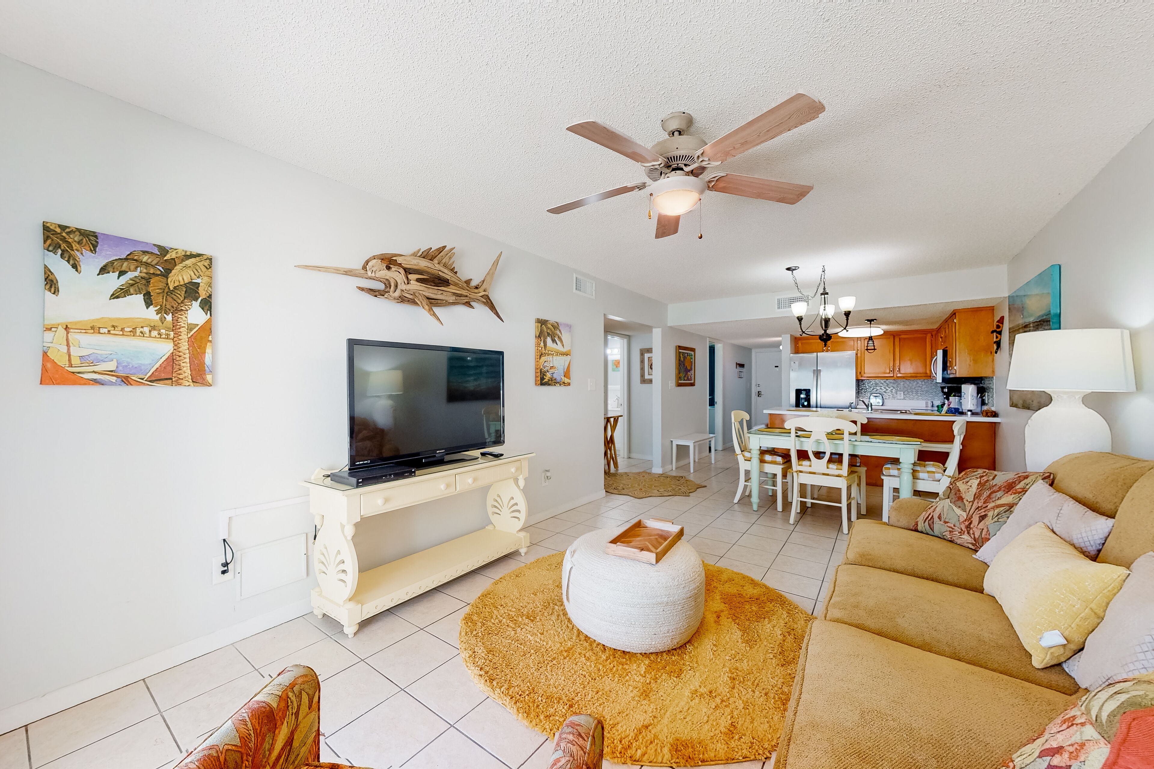 Stellar condo with patio, washer/dryer, full kitchen, & TV - close to beach
