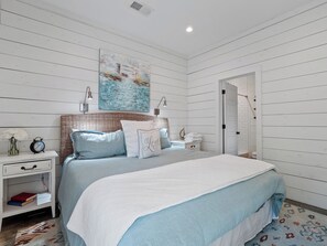 4 bedrooms, internet, bed sheets