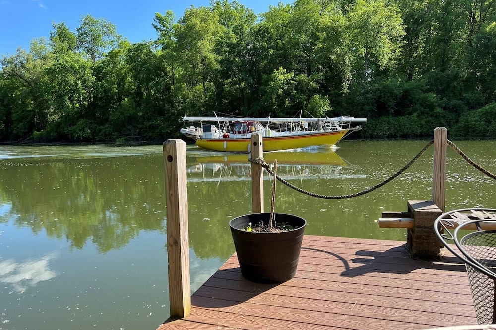 Marcy 2BR UP on the Erie Canal!