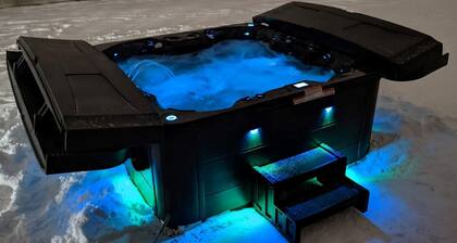 Beautiful, Spacious Basement Suite, Sleeps 7