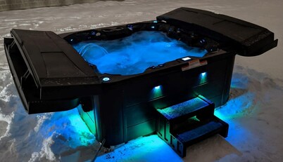 Beautiful, Spacious Basement Suite, Sleeps 7