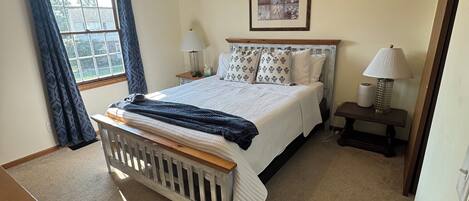 2 bedrooms, WiFi (free), bed sheets